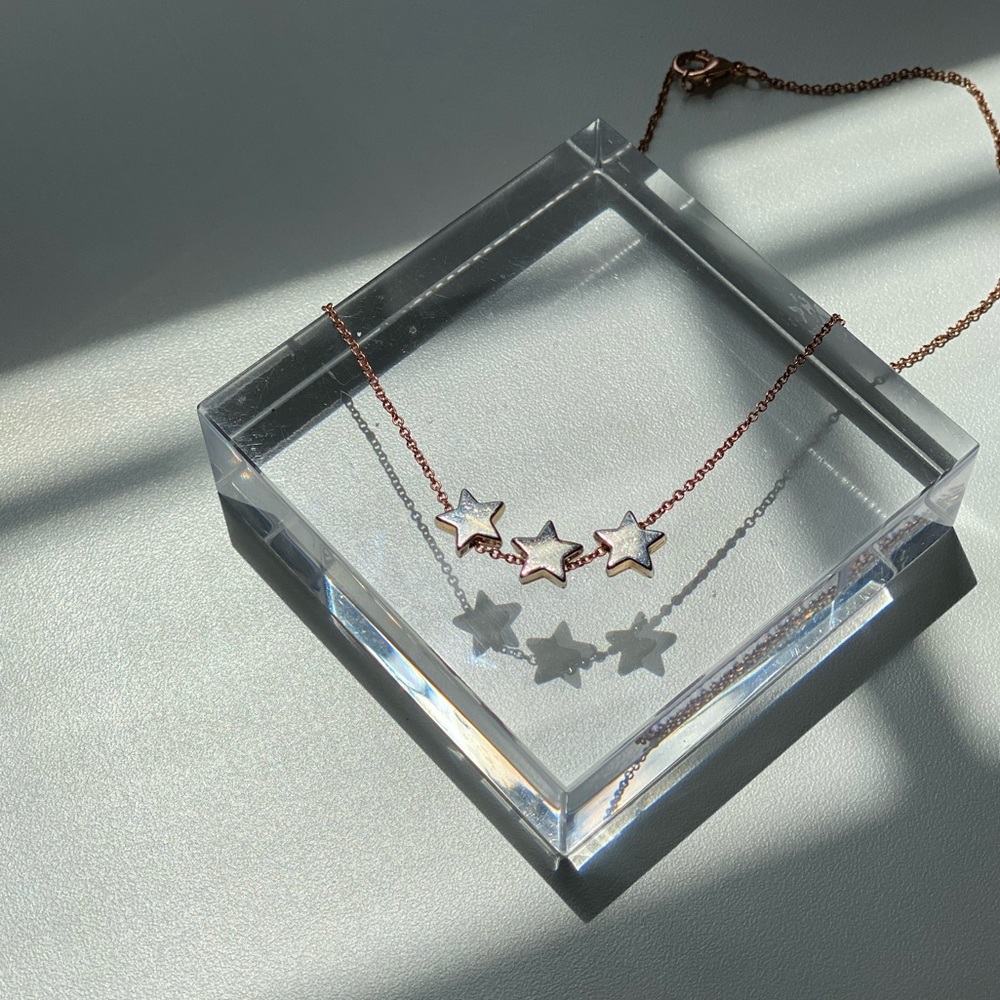 3 Moveable Gold Stars ⭐️ Necklace 15” Chain